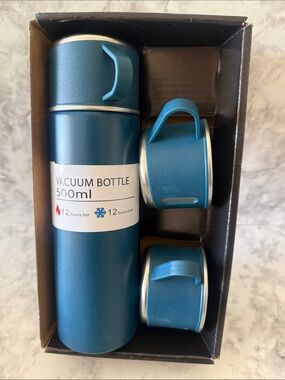 Vacuum Bottle 16oz in Teal with Stackable Cups